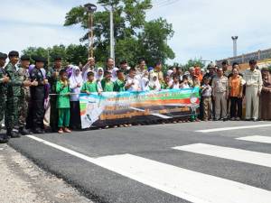 ศอ.บต.ร่วมส่งมอบเส้นทางตามโครงการปรับปรุงถนนที่ชำรุดเสียหายในปัตตานี