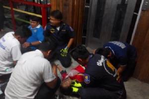 โชคดี จนท.ช่วยทัน 2 สาวอาชีวะติดลิฟต์ในหอพักนานนับชั่วโมง
