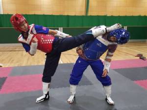 เทควันโดระส่ำ! “เทนนิส” ซ้อมหนัก หัวเข่าบวม-สะโพกเคล็ด