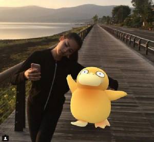 “ซุปตาร์ไทย” อินเทรนด์โหนกระแส กับการตะลุยล่า “Pokemon GO”