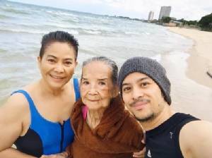 94 ยังแจ๋ว!! “คุณยายมารศรี” โชว์สกิลว่ายน้ำขั้นเทพ