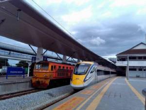 อย่าสักแต่แชร์เพื่อถากถาง! “คนนั่งรถไฟ” ยันรถไฟมาเลเซียไม่ใช่ความเร็วสูง
