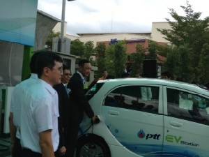 ปตท.เซ็นความร่วมมือ 6 ค่ายรถให้บริการสถานีชาร์จรถยนต์ไฟฟ้า
