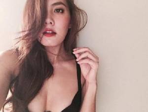 แซบร้องซี้ด!! “เจนี่” อวดร่องอกโชว์หนุ่ม ๆ