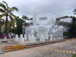 Gunmen kidnap at least 10 in Mexico resort city