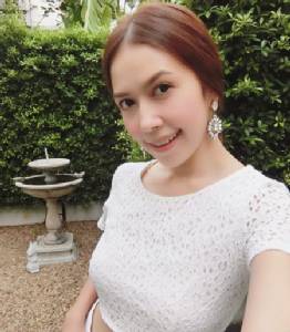 น่ารัก ชมคลิป “ยุ้ย ปัทมวรรณ” เป่าเทียนข้าวไข่เจียว ด้านเพื่อนคนบันเทิงร่วมอวยพรเจ้าตัวย่างเข้าเลข 4 ครั้งแรก