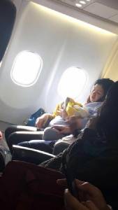 โกลาหลทั้งลำ คุณแม่ฟิลิปปินส์คลอดลูกก่อนกำหนดบนเครื่องบิน