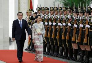 “ซูจี” คุยผู้แทนระดับสูงจีนจ่อเซ็นสร้างสะพานใกล้ชายแดน 2 ประเทศ