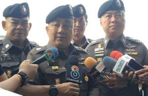 รอง ผบ.ตร.ขอหมายจับ “ศักรินทร์” โดน 3 ข้อหาหนักคดีเผาโลตัส ยันกลุ่ม นปป.ไม่เอี่ยวเหตุบึ้มภาคใต้