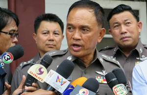 ตร.ลุยจับผู้เล่น “โปเกมอน โก” ขณะขับรถแล้ว 42 ราย ถ.สุขุมวิทแชมป์ฝ่าฝืน