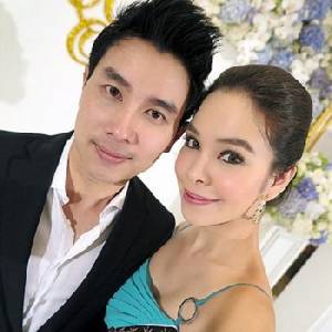 "โอบอุ้ม-รองอั๋น" เตรียมฉลองครองรักครบ 1 ปี