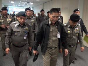 “พล.ต.อ.จักรทิพย์” ลงพื้นที่ระเบิดปัตตานี กำชับเร่งล่าคนร้าย สั่งเพิ่มมาตรการความปลอดภัย
