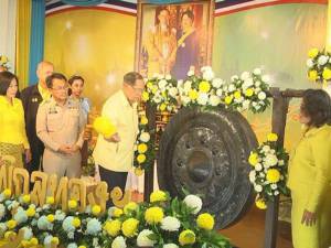 องคมนตรีเปิดงานนิทรรศการ “ฉลองราชย์ 70 ปี เคียงคู่ทรงงาน 84 พรรษา ราชินีศรีแผ่นดิน”
