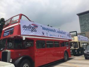 อลังการ! คณะโอลิมปิก เหมารถบัสเปิดประทุน แห่ฮีโรไทย รามฯ-ทำเนียบ