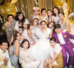ลั้ลลาสุดใจกับปาร์ตีสละโสดครบรสของ “เนย โชติกา”