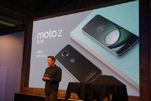 เผยโฉม Moto Z Play พร้อมผองเพื่อน Moto Mods