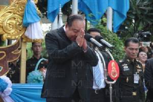 “บิ๊กป้อม” สั่งดูแลรื้อทับเบิกหลังอ้างไอซิสขู่ ชี้แก้จราจรต้องสร้างจิตสำนึก คงคุยสันติสุข