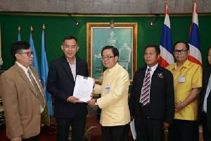 ปธ.กมธ.ศึกษาฯ เตือนผู้ว่าฯ ย้ายผู้บริหารโรงเรียนไม่ได้ ฝ่าฝืนมีสิทธิ์ติดคุก