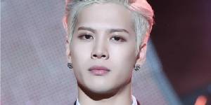 “แจ็กสัน GOT7” เจอซาแซงแฟนขับรถไล่ตามจนเกิดอุบัติเหตุส่งตัวดูอาการที่โรงพยาบาลแล้ว