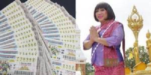 สุดเฮง! “ครูลิลลี่” ถูกหวย 30 คู่ หลังช่วยเหมาซื้อจนคนขายร้องไห้ (คลิป)