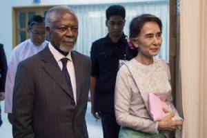 ชาวพุทธหัวรุนแรงตอบโต้ทันควันจัดประท้วงรับ “โคฟี อันนัน” ถึงสนามบิน