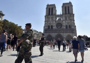 ตร.ฝรั่งเศสรวบผู้ต้องสงสัย 4 ราย หลังพบรถเก๋งซุก “ถังแก๊ส” อื้อจอดใกล้ “วิหารโนตร์ดาม”