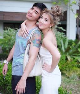 ส่องความน่ารัก! “เธอ” ภรรยาคนงามของ “ออย ธนา” กับหุ่นเซี๊ยะแจ่มม๊าก
