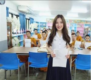 มีดีต้องยกย่อง! “ปันปัน สุทิตตา” กับหน้าที่จิตอาสา สอนหนังสือสามเณร