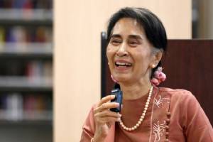 “ซูจี” เอ่ยปากชวนต่างชาติลงทุนในพม่าหลังโอบามาให้คำมั่นยกเลิกคว่ำบาตร
