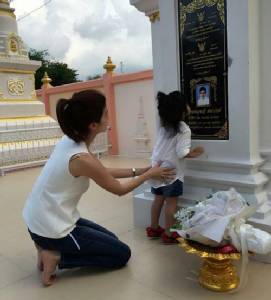 “โบว์ - น้องมะลิ” เผยภาพเจดีย์บรรจุอัฐิ “ปอ ทฤษฎี” บอกบ้านซ่อมเสร็จและสวยเหมือนเดิมแล้ว