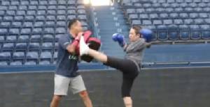 “เนวิน” ซ้อมมวยให้ “ซ้อต่าย” หวิดโดนสอยร่วง (คลิป)