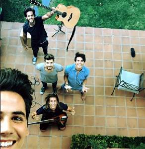 ฟางมายคอยรู้เรื่อง แต่รวม ๆ แล้วน่ารักอ่ะ ชมคลิป 5 หนุ่ม DVICIO ครวญเพลง “คนมีเสน่ห์”