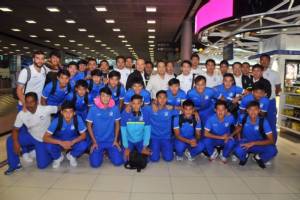 “ยู-19” กลับถึงไทย “บิ๊กอ๊อด” ย้ำเอาบทเรียนมาพัฒนาตัวเอง