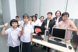เคทีซีส่งต่อคอมฯ จากพี่สู่น้อง ที่โรงเรียนธรรมิกวิทยา จ.เพชรบุรี