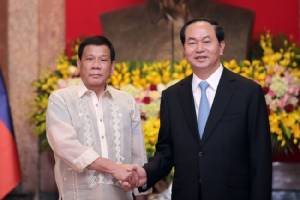 ผู้นำเวียดนาม-ฟิลิปปินส์ จับมือให้คำมั่นส่งเสริมความร่วมมือแน่นแฟ้นยิ่งขึ้น