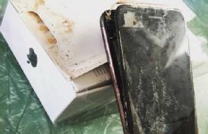 แข่งกันระเบิด? ภาพ iPhone 7 Plus (มองเหมือน) ไหม้เกรียมในกล่องถูกแชร์ว่อนเน็ต