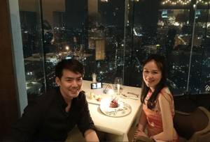 หวานฉ่ำจนน่าอิจฉา “บีม กวี” พาภรรยาสวีตหวานดินเนอร์หรู