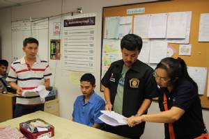 นำหมายจับรวบหนุ่มหนีคดีพยายามฆ่าคู่อริ คาที่ทำงานในสนามบินสุวรรณภูมิ