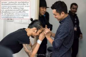 ซีนประทับใจ! “ตูน บอดี้สแลม” ยกมือไหว้ “ป๊อด โมเดิร์นด็อก” ขอบคุณที่เป็นแรงบันดาลใจ