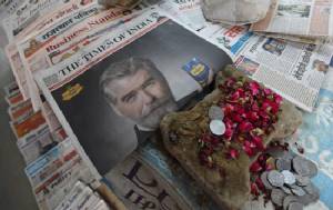 Ex-007 Brosnan shakes and stirs with Indian pan ad