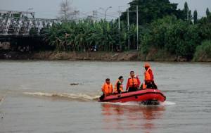 Seven teens missing after boat capsizes in Indonesia