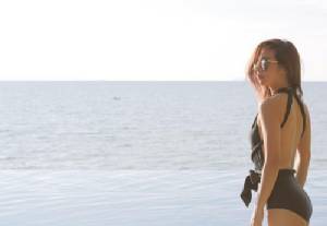 “วีเจจ๋า” เที่ยวทะเลพักผ่อน โชว์หุ่นสุดสะท้าน