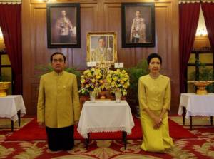 นายกฯ ขอประชาชนถวายพระพร “ในหลวง” ทรงแข็งแรง สั่งทบทวนขึ้นเงินเดือนมาตรฐานเดียวกัน