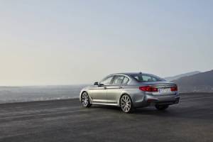 BMW ซีรีย์5 ใหม่ จัดเต็มความหรูท้าชน"อี-คลาส"