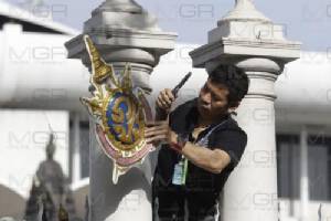 “สมเกียรติ โอสถสภา” แนะอย่าเพิ่งปลดพระบรมฉายาลักษณ์ ร.๙ หวั่นทำร้ายจิตใจประชาชน