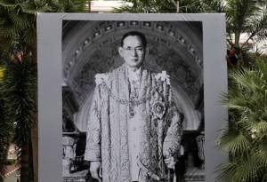 รัฐบาลปัดสั่งปลดพระบรมฉายาลักษณ์ ร.๙ ยันประดับได้แต่ต้องถูกระเบียบ สงสัยให้ถาม 1111