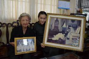 คุณยายวัย 82 ปี ปลื้มไม่หายได้รำถวายพระบาทสมเด็จพระเจ้าอยู่หัวภูมิพลอดุลยเดช ขณะเสด็จเยี่ยมชาวอุบลฯ เมื่อ 61 ปีก่อน