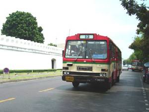 “คมนาคม” ขยายรถเมล์ฟรี 25 เส้นทางยาว 1 ปี บริการประชาชนสักการะพระบรมศพ