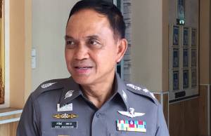 “ศานิตย์” วอน ปชช.ใช้บริการรถสาธารณะสักการะพระบรมศพ เผยสนามหลวงรองรับรถได้แค่พันคัน