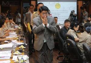 “วิษณุ” สั่งแจงทูตขั้นตอนพระราชพิธี ขอรอก่อนทำปฏิทิน เชื่อพระปรมาภิไธยใหม่ไม่ยุ่งยาก